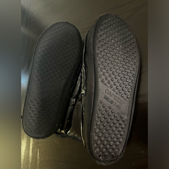 CAPEZIO GLAM WARM UP BOOTIE'S JET BLACK MEDIUM (7-8). - Picture 4 of 9